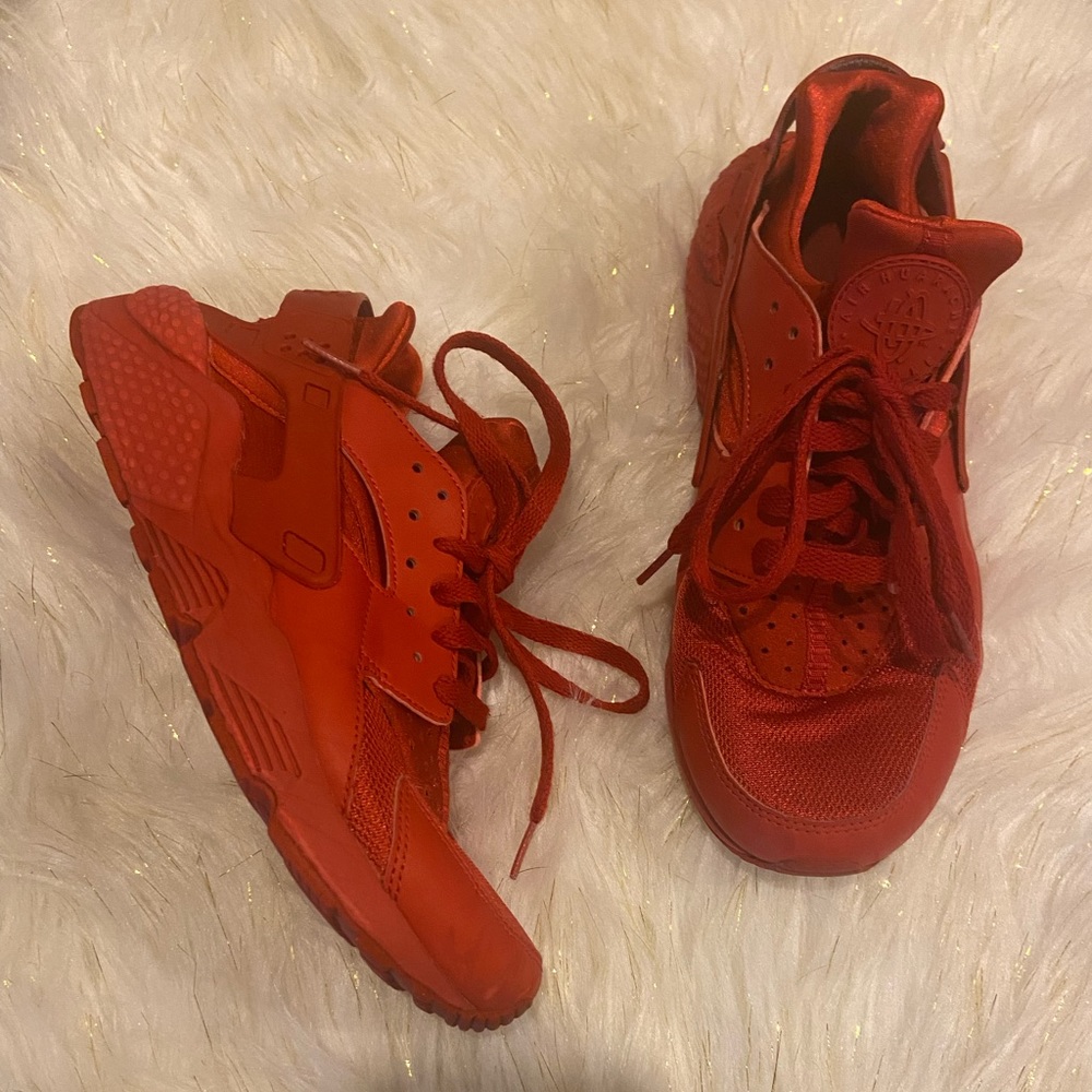 Men’s Red Nike Huarache Sneakers Size 9